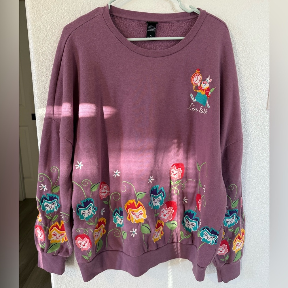 Alice in Wonderland Disney Her Universe crewneck sweatshirt size XL